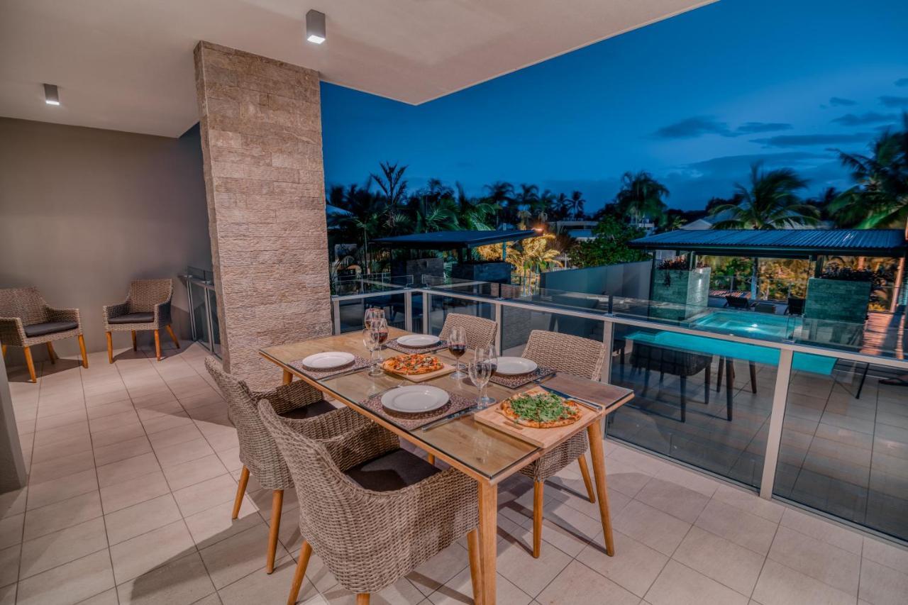 Coconut Grove Aparthotel Port Douglas Exteriör bild