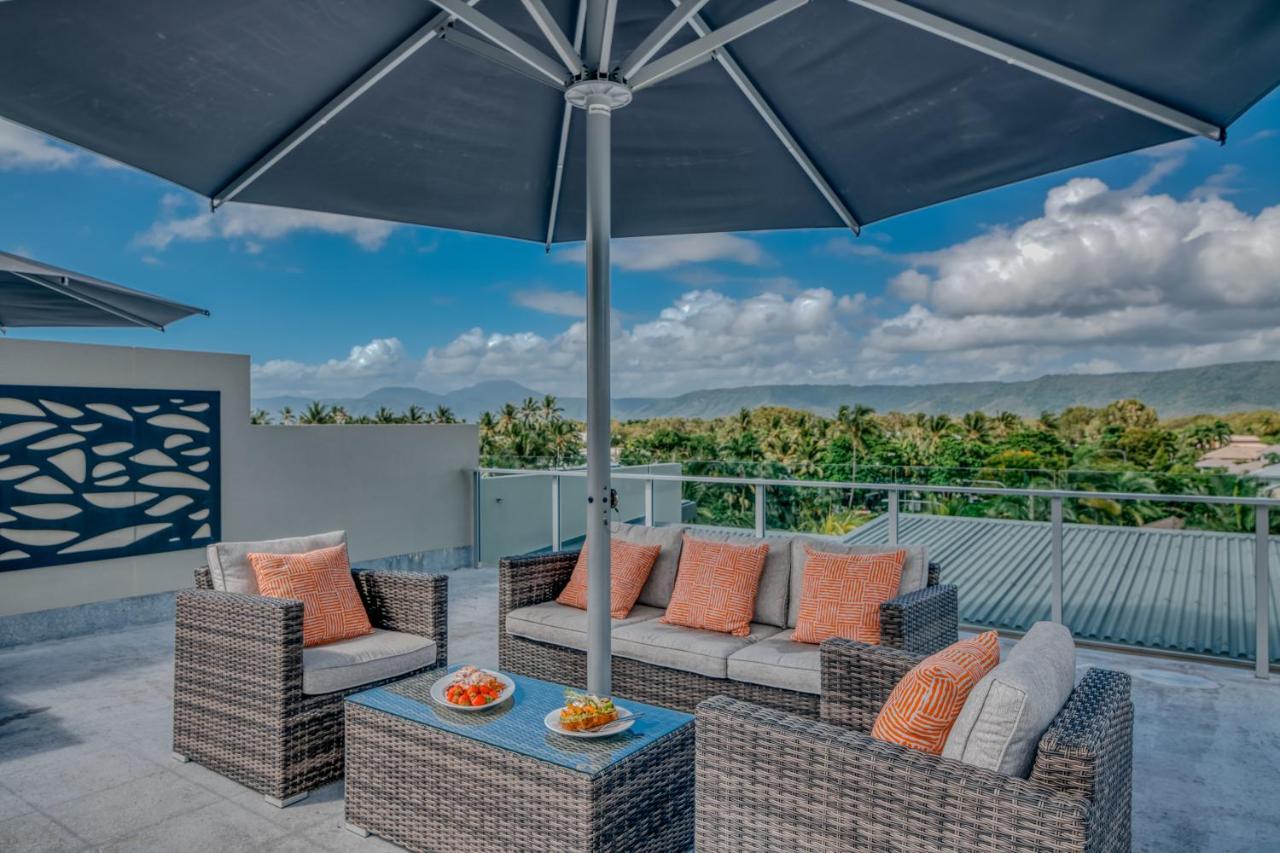 Coconut Grove Aparthotel Port Douglas Exteriör bild