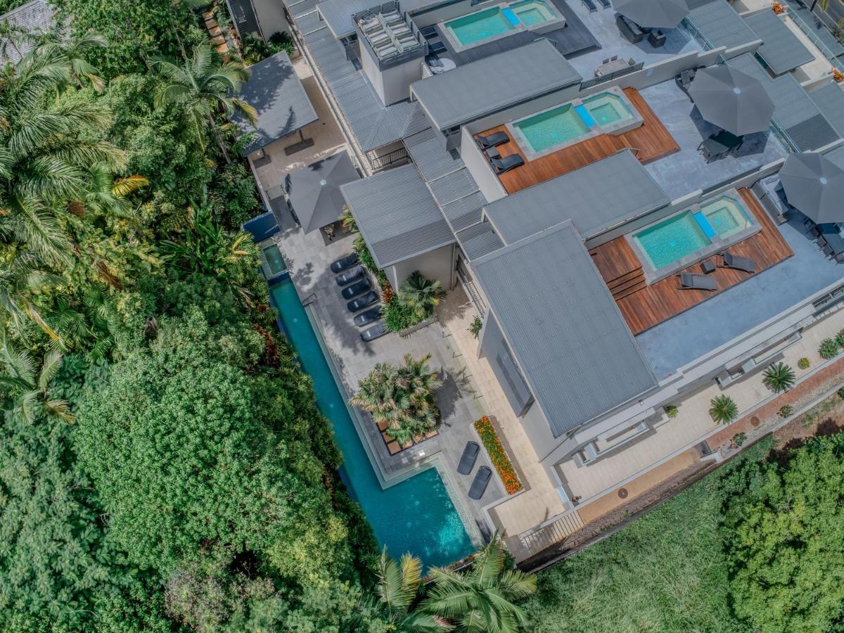 Coconut Grove Aparthotel Port Douglas Exteriör bild