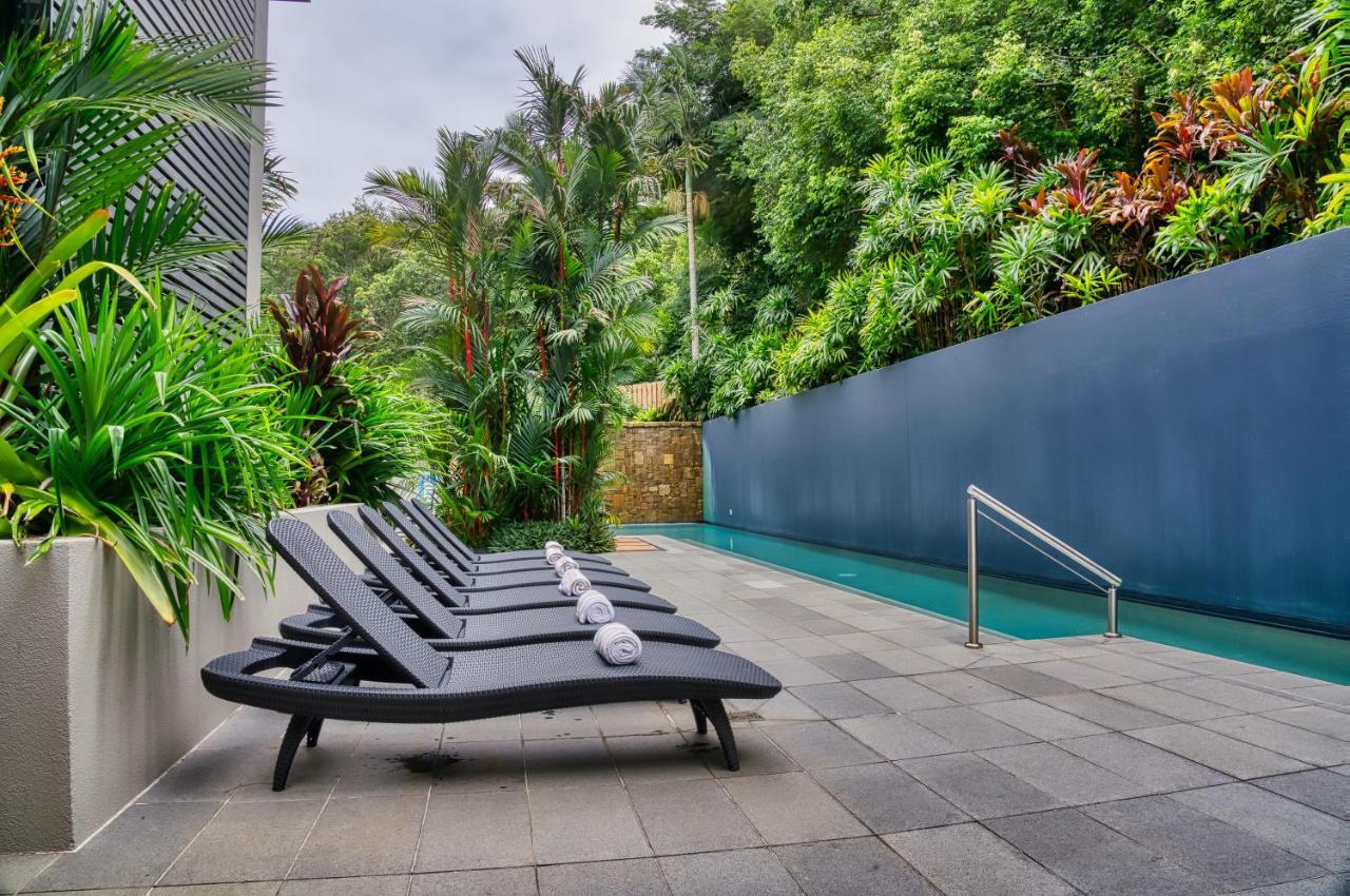 Coconut Grove Aparthotel Port Douglas Exteriör bild