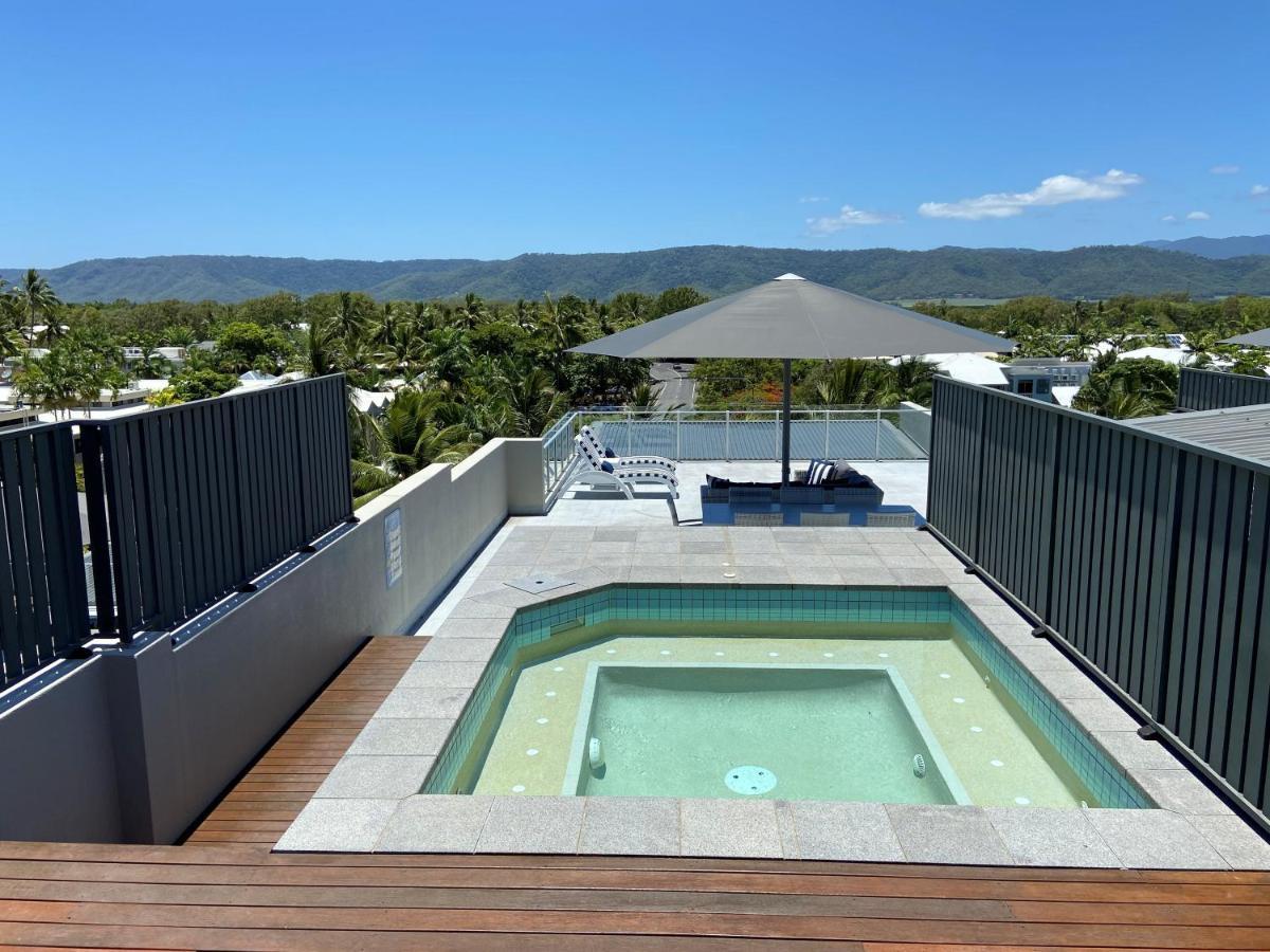 Coconut Grove Aparthotel Port Douglas Exteriör bild