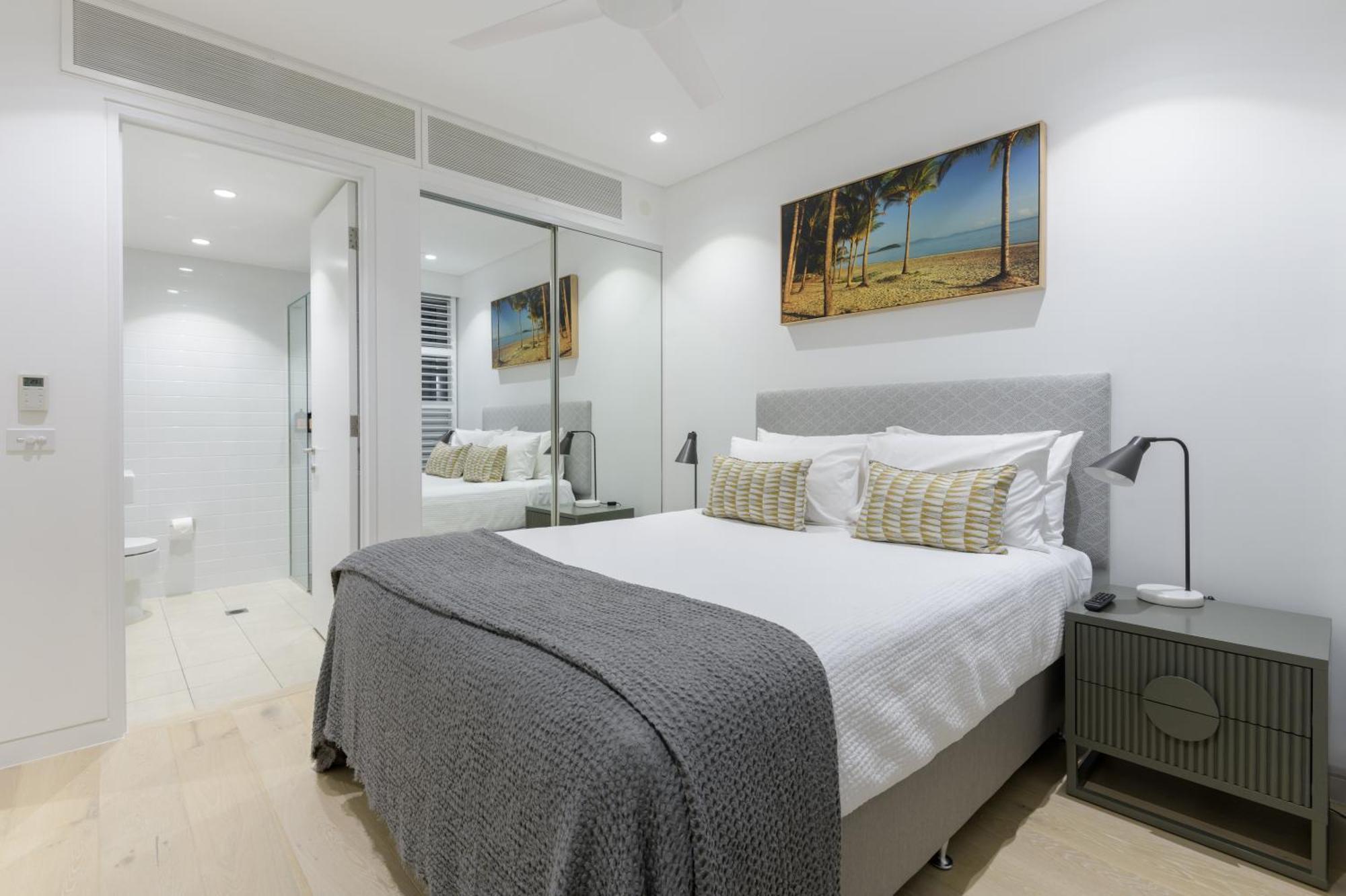 Coconut Grove Aparthotel Port Douglas Exteriör bild
