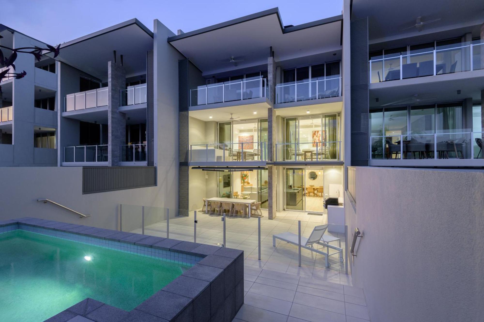 Coconut Grove Aparthotel Port Douglas Exteriör bild