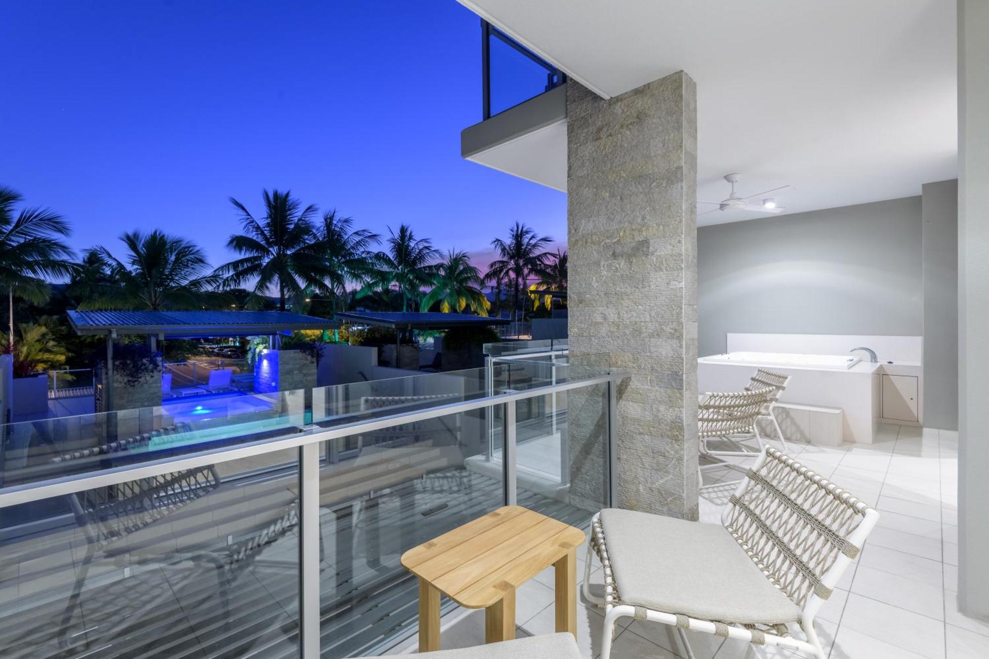 Coconut Grove Aparthotel Port Douglas Exteriör bild