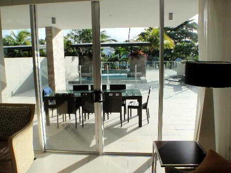 Coconut Grove Aparthotel Port Douglas Exteriör bild