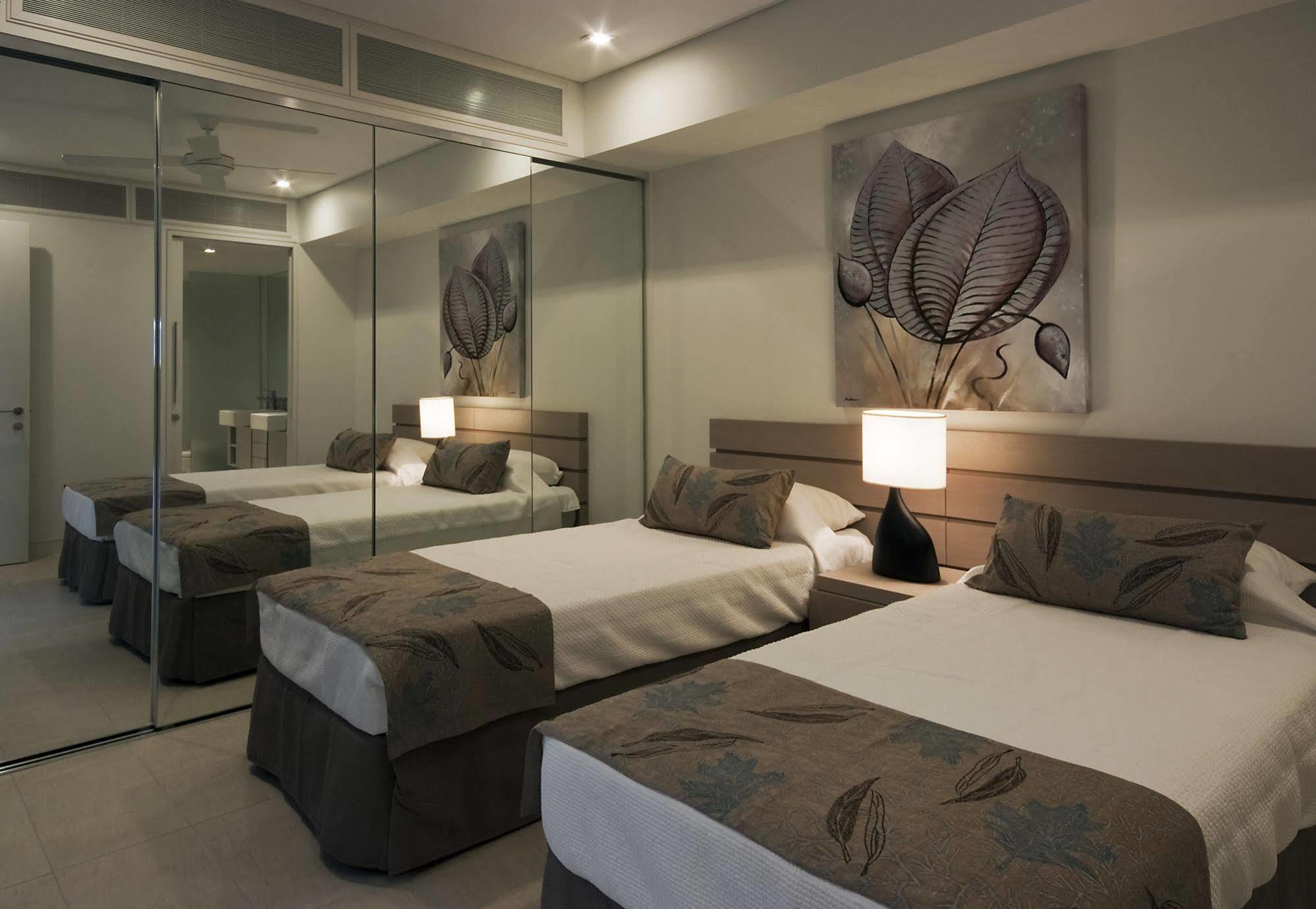 Coconut Grove Aparthotel Port Douglas Exteriör bild